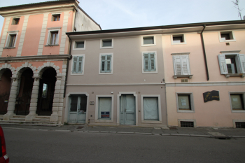 Casa accostata