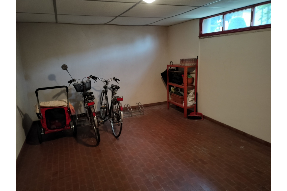 Appartamento bicamere con cantina e...