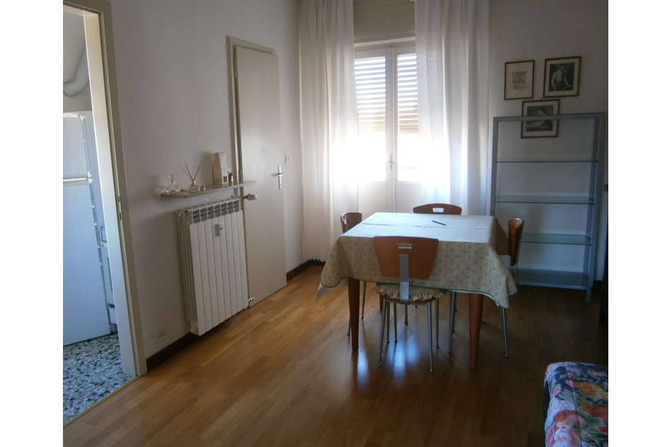 Appartamento mini con balcone e cantina
