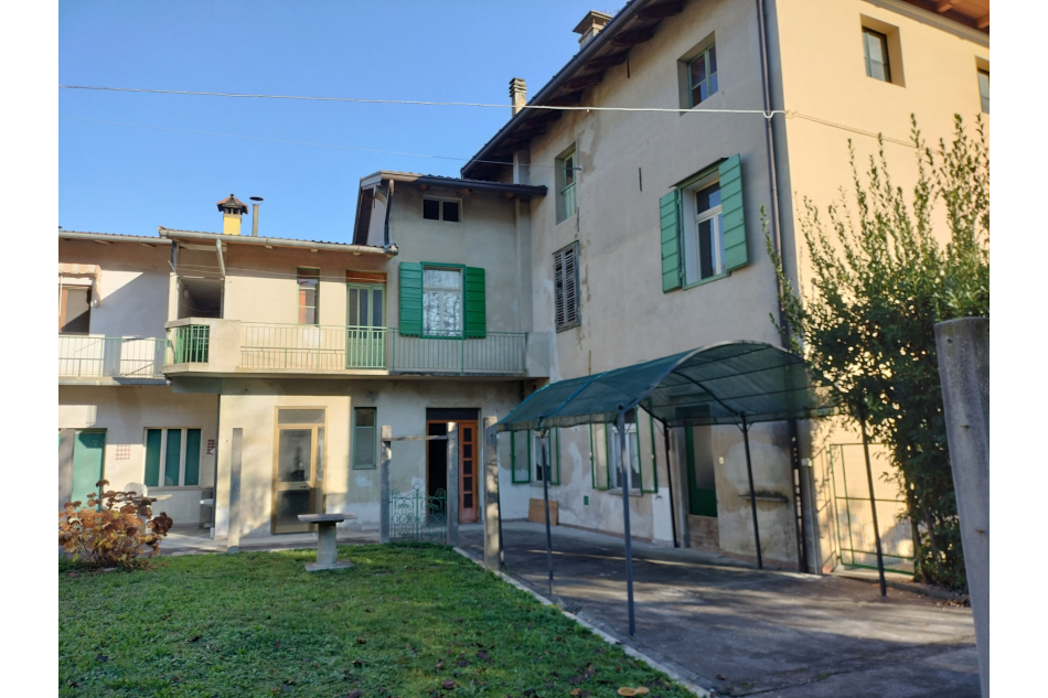 Casa accostata pluricamere