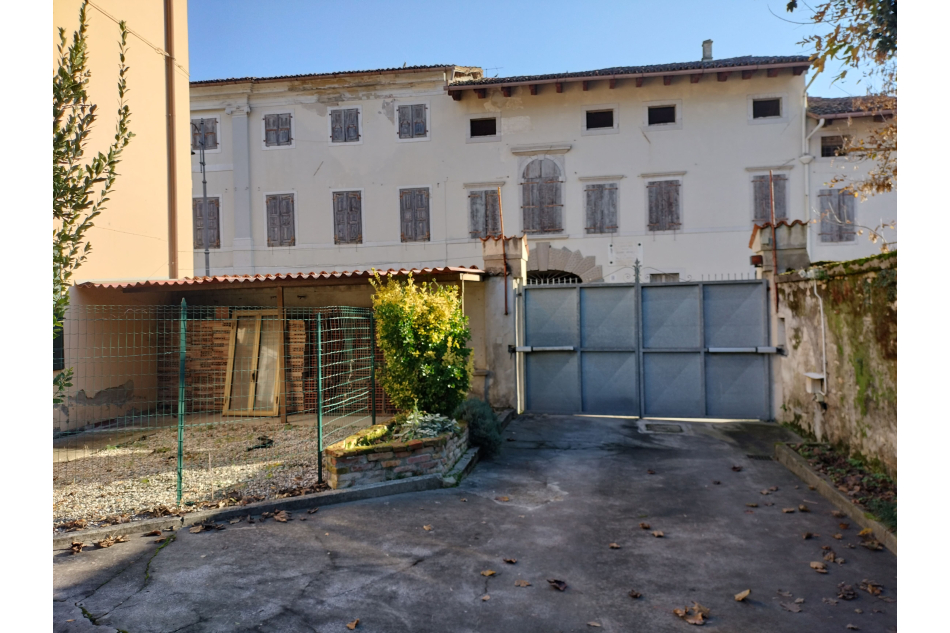 Casa accostata pluricamere