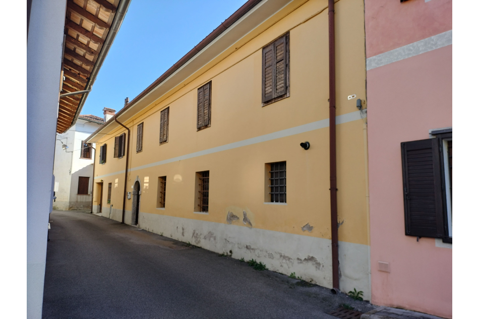 Appartamento bicamere da ristrutturare