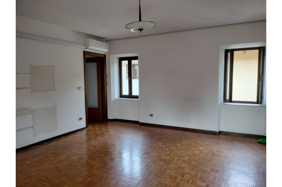 Appartamento bicamere da ristrutturare