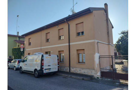 Casa indipendente con giardino e rimessa