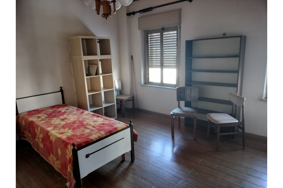 Casa indipendente con giardino e rimessa