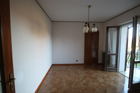 Casa accostata storica con giardino
