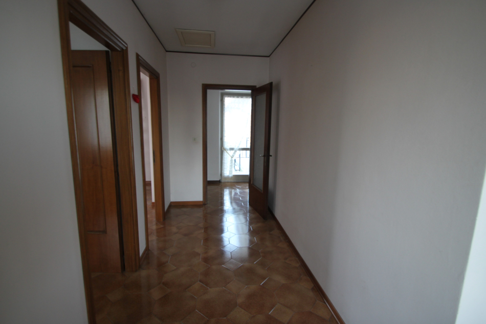 Casa accostata storica con giardino