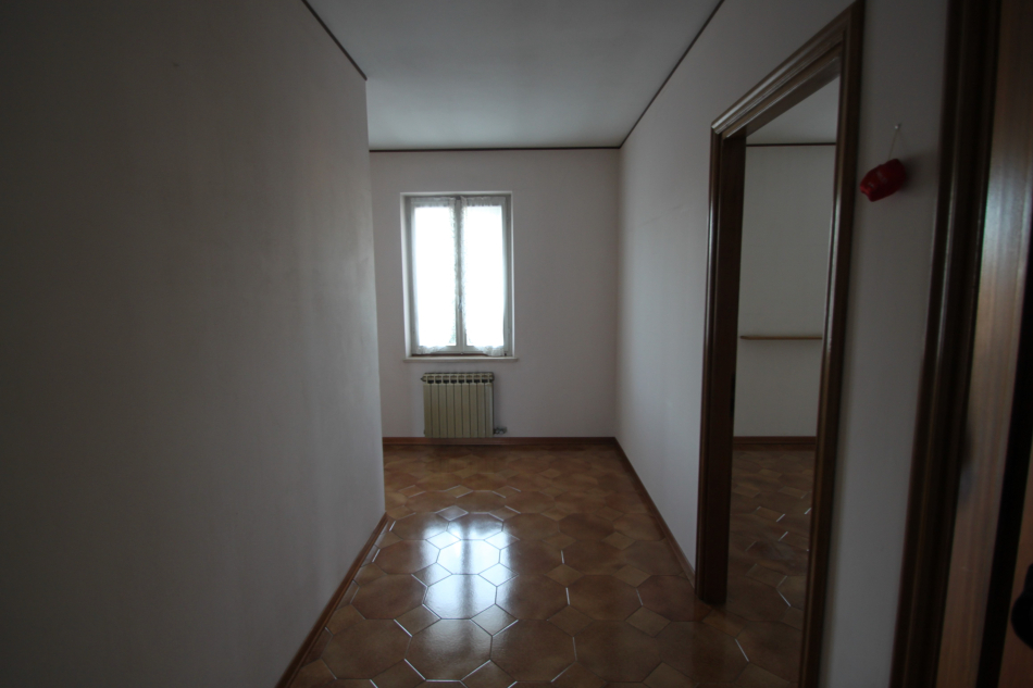 Casa accostata storica con giardino