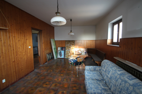 Casa accostata storica con giardino