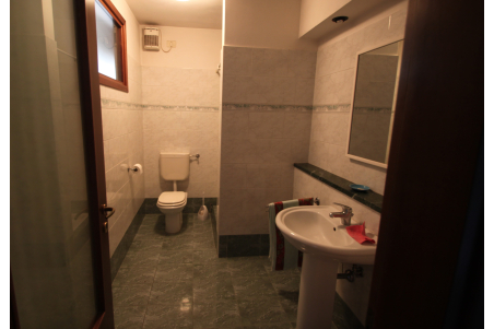 Casa accostata storica con giardino