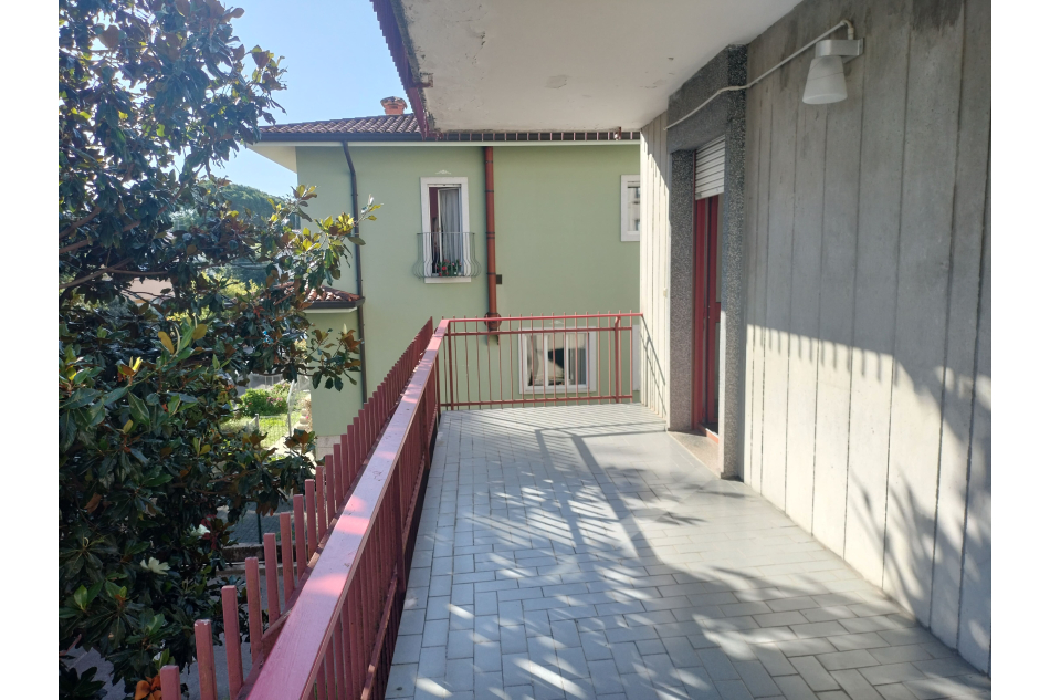 Appartamento bicamere con cantina e...